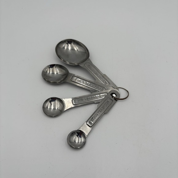 U.S. Standard Other - Vintage Aluminum Measuring Spoons Oval Nesting with Ring U.S. Set of 4
